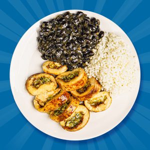 02 - Pechuga de Pollo Rellena de Brócoli y Queso con Arroz Blanco y Habichuelas Negras