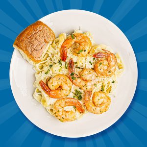 04 - Fettuccine con Camarones en Salsa Alfredo y Panecillo